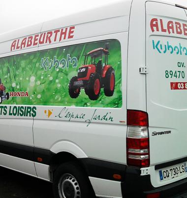 Marquage en adhésif sur un Sprinter